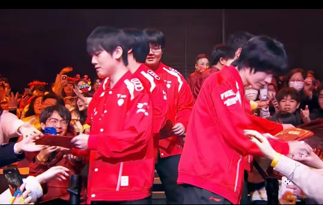 Karsa关键节点出色防守，TES带队取胜！的简单介绍