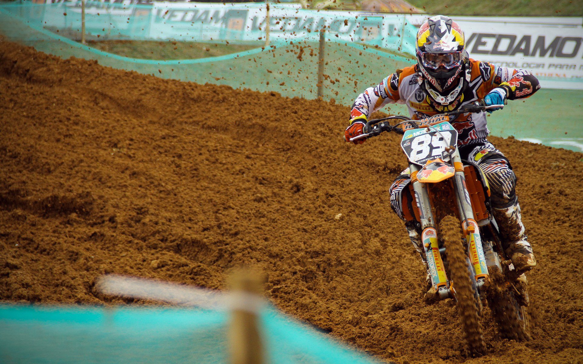 排球赛场焦点！葡萄牙队对阵俄罗斯队，核心球员受伤，球队前景蒙阴影